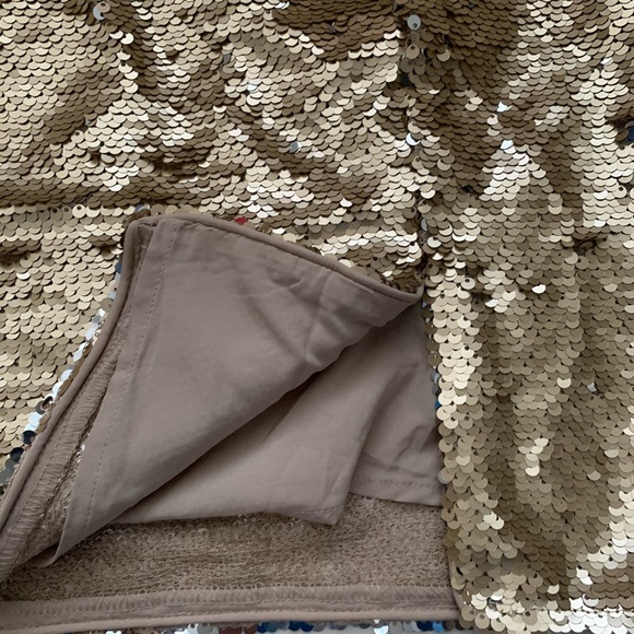EVERYTHING AND MORE SEQUIN SKIRT IN GOLD - Picture 6 of 8